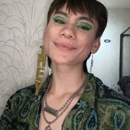 Ian Alexander dio voz a Lev en