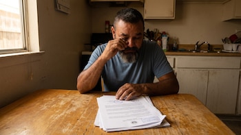 “No quiero que mi familia se separe”: salvadoreño recibe una multa de $1.8 millones por ignorar su deportación