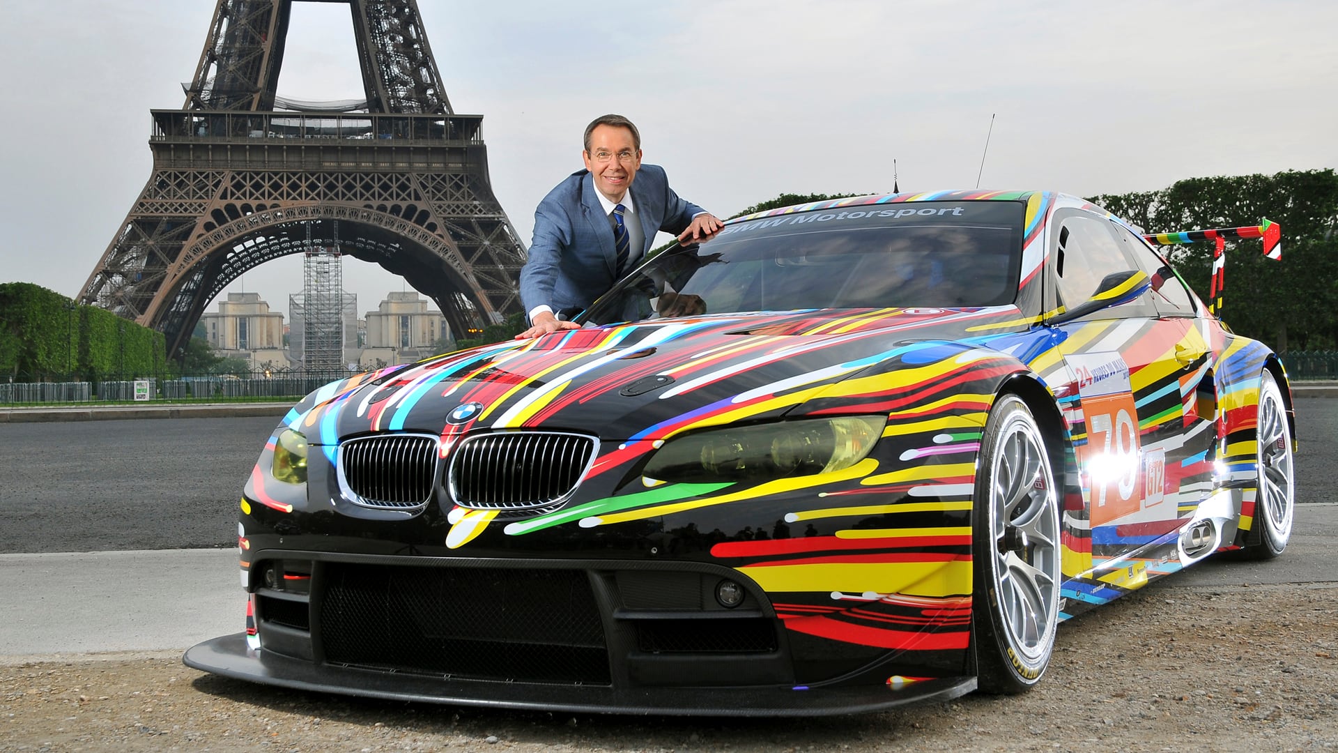 Jeff Koons y el 17.º BMW Art Car en la Torre Eiffel de París, 2010