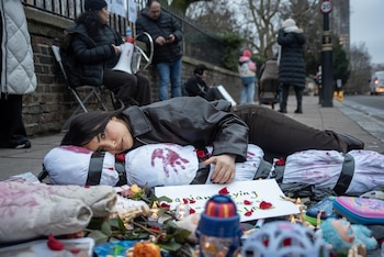 La protesta ante la Embajada
