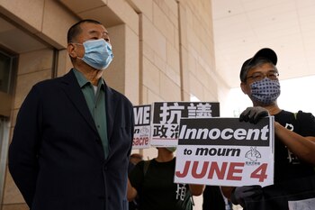 Jimmy Lai llegando a la