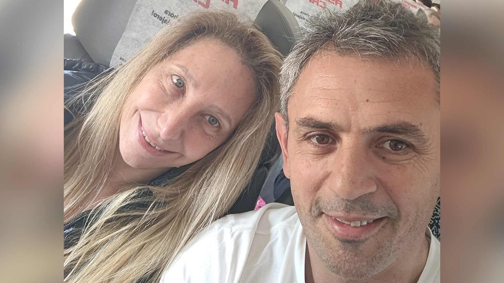Karina Milei y Martin Menem en vuelo de línea