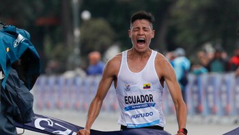 El ecuatoriano David Hurtado intensifica