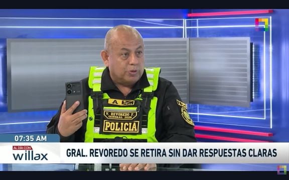 General Víctor Revoredo abandona entrevista en vivo tras preguntas sobre pruebas del caso Trujillo