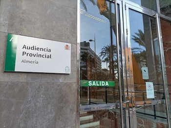 22/10/2025 Entrada de la Audiencia Provincial de Almería.
POLITICA
