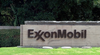 “La ExxonMobil, el imperio estadounidense por detrás, el Comando Sur están incubando un conflicto militar ahí en esa zona”, afirmó Maduro. (EFE/Larry W. Smith)