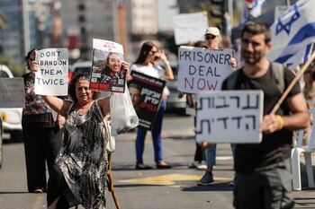 Los familiares de los rehenes