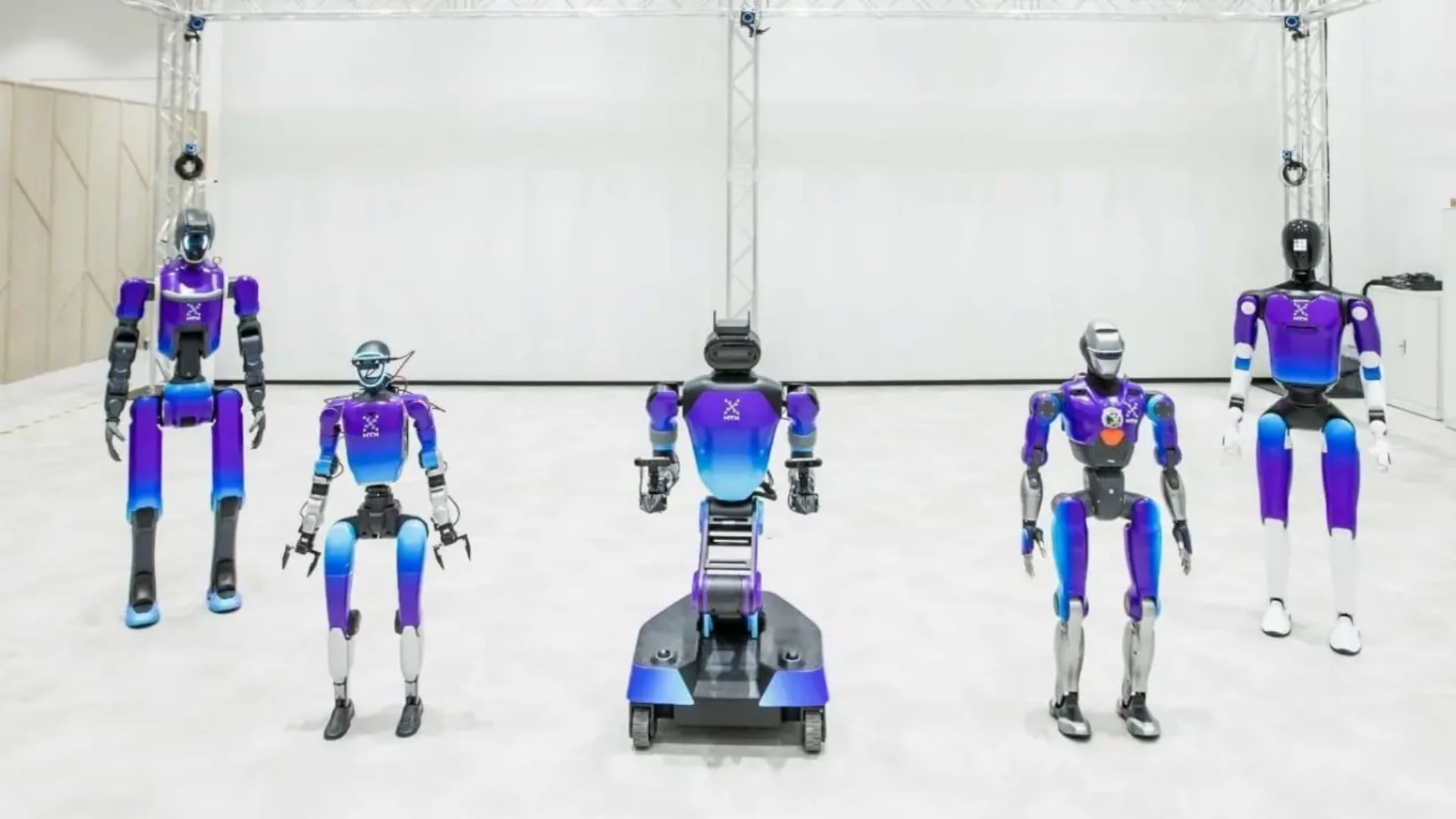 Robot humanoides son entrenados con IA integrada en Singapur. (HTX)