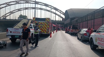 Cierran accesos a la vía