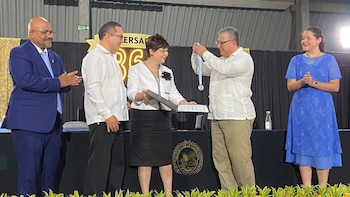 Presidenta del Tribunal Supremo de Elecciones recibe máxima distinción de la Universidad de Costa Rica