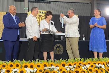 Eugenia Zamora Chavarría, presidenta del Tribunal Supremo de Elecciones, recibió el Premio Rodrigo Facio Brenes 2026, máxima distinción otorgada por la Universidad de Costa Rica. Crédito: TSE