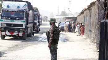 Pakistán mata a dos supuestos talibán paquistaníes en una nueva operación cerca de la frontera con Afganistán