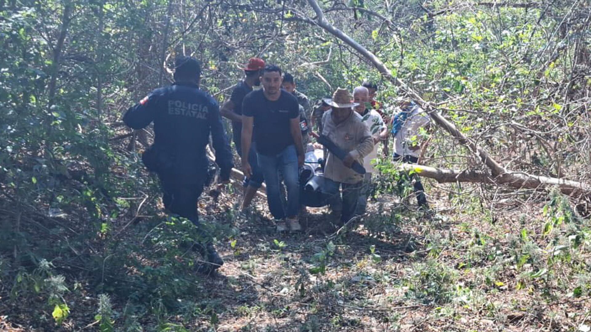Cuerpos de rescate brindaron atención inmediata y coordinaron el traslado de los heridos a hospitales del IMSS y del IMSS-Bienestar en Oaxaca.
(Facebook/Gobierno del Estado de Oaxaca)