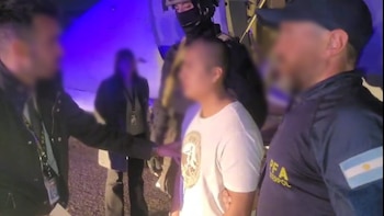 “Pequeño J” llegó a la Argentina tras ser extraditado desde Perú para responder por el triple crimen narco