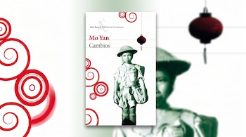 La portada del libro 'Cambios' de Mo Yan muestra a un niño en uniforme militar al centro, sobre un fondo blanco con espirales rojas y una linterna oriental.