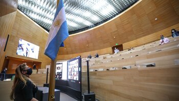 La sesión tuvo a pocos