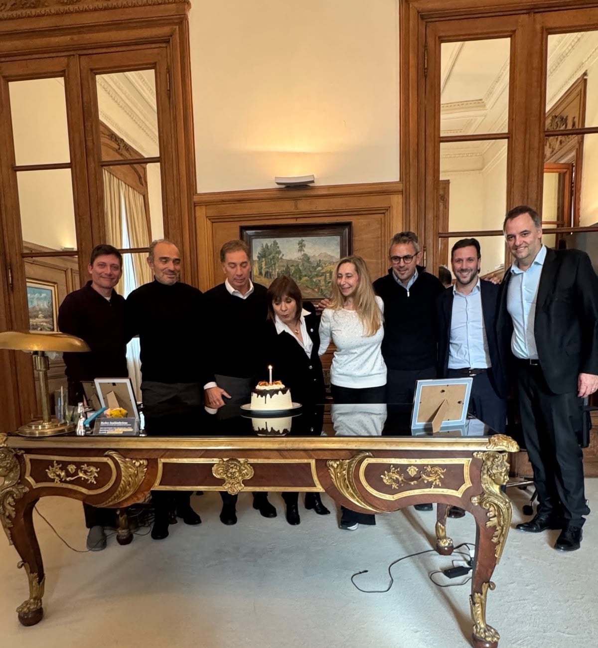 La mesa política celebrando el cumpleaños de Bulrich