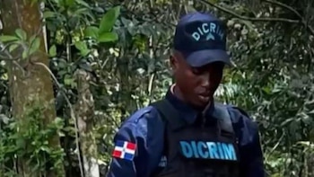 Las autoridades desplegaron patrullajes y acciones tácticas para localizar a los sospechosos que dispararon contra una unidad policial, incidente en el que un agente perdió la vida mientras atendía una denuncia en Yamasá (Foto cortesía ciudadana "Yamasá Caliente").