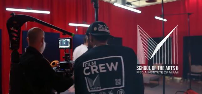 Los programas ofrecidos permiten obtener un título oficial Associate Degree reconocido en Estados Unidos, con una formación 100% online y bilingüe accesible internacionalmente - crédito Miami Institute