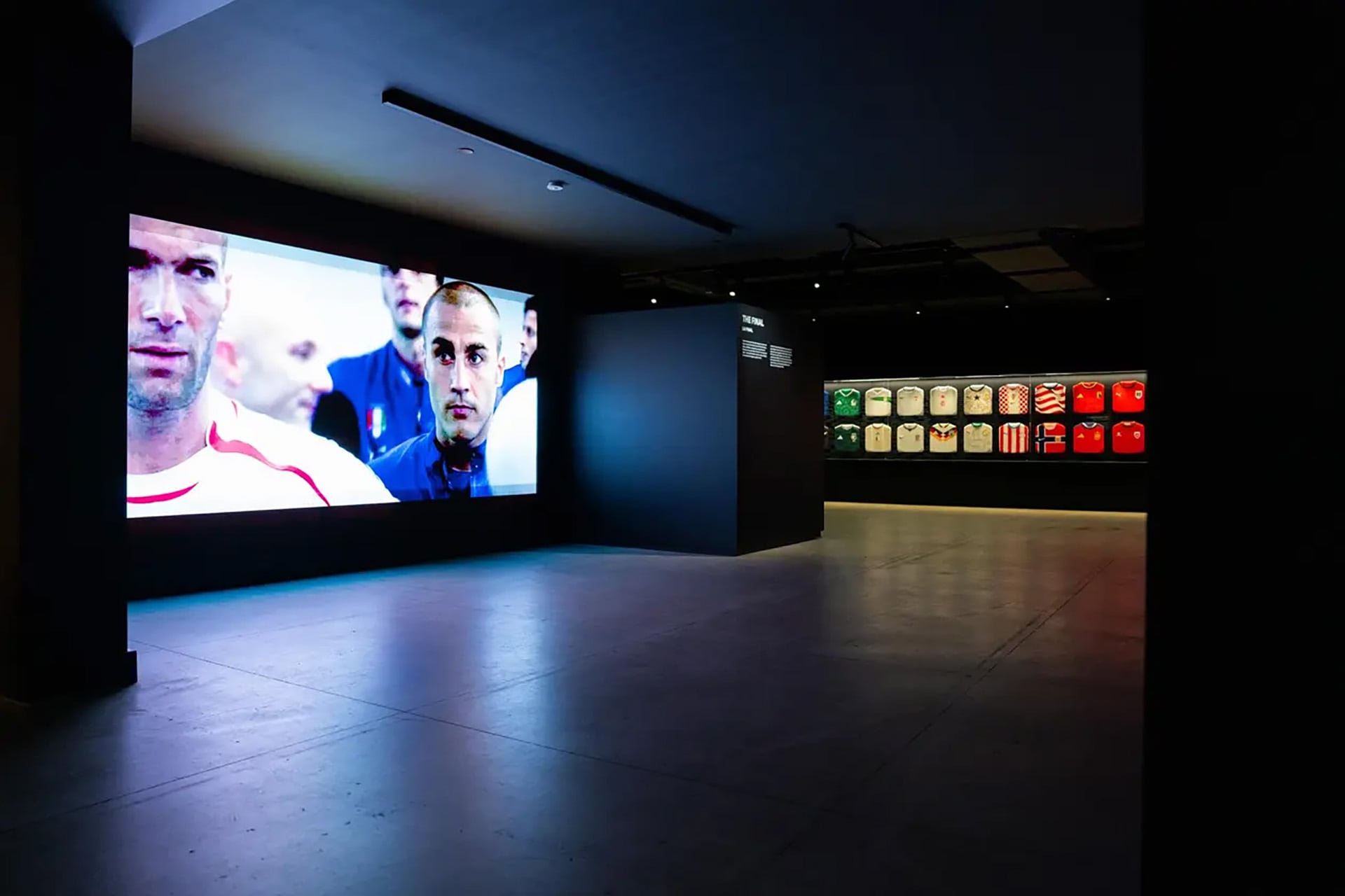 Gianni Infantino visitó la inauguración de la muestra y destacó la emoción que generan las camisetas y los objetos históricos del Mundial