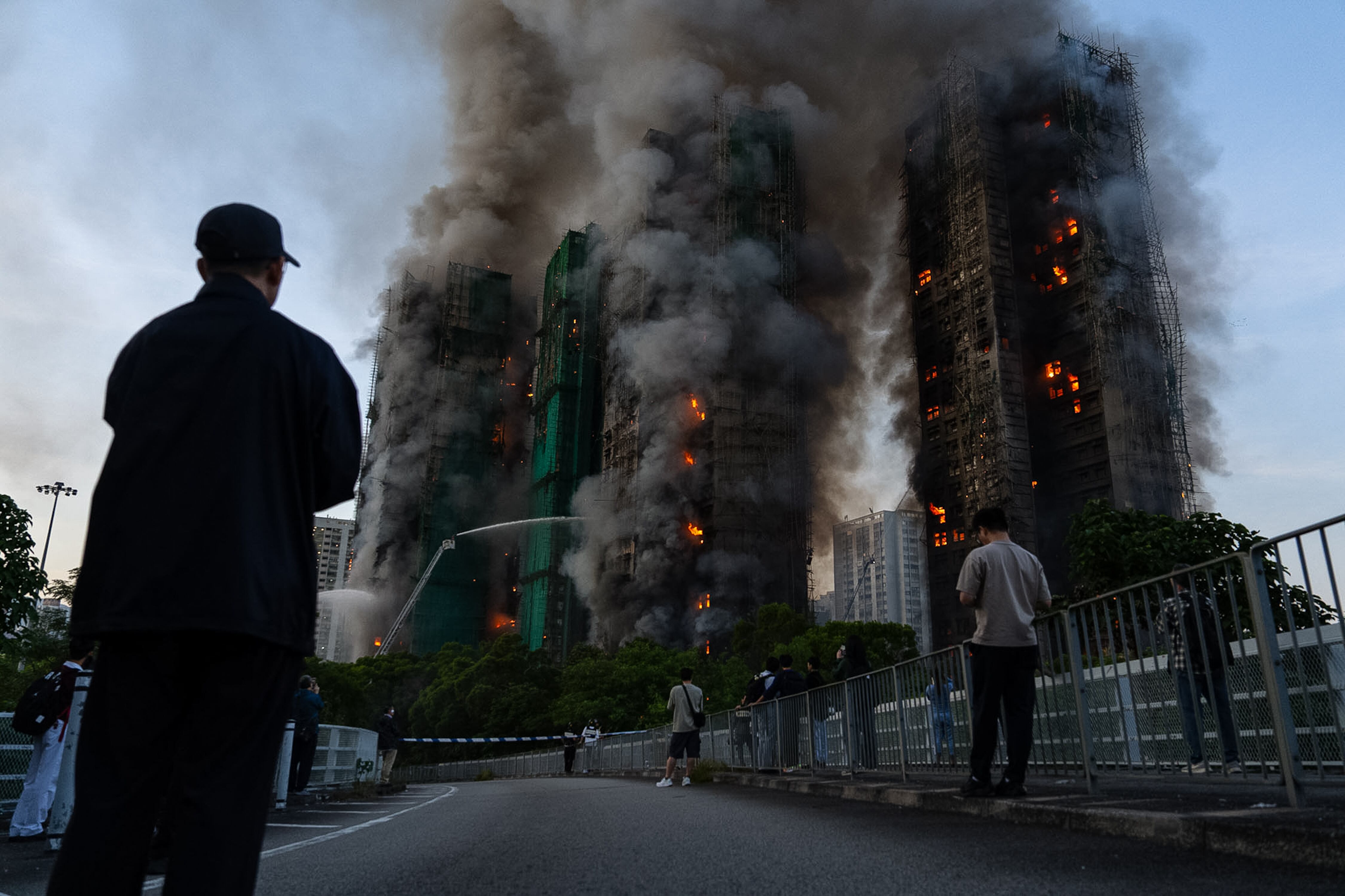 Investigan corrupción y negligencias en seguridad detrás del incendio más mortífero de Hong Kong en décadas