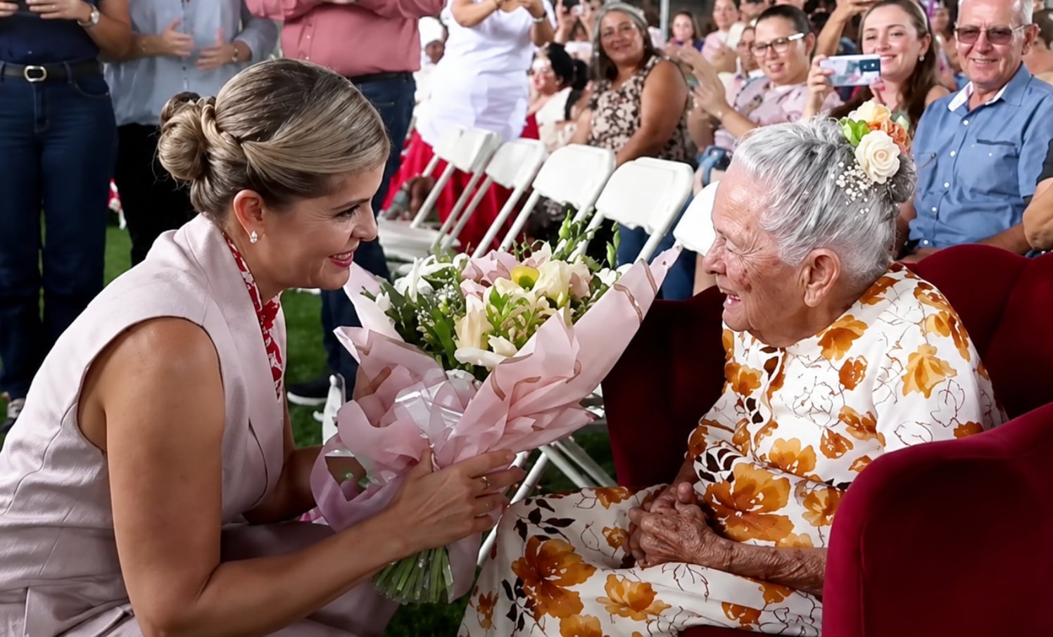 Laura Fernández conmemora el derecho al voto femenino en Costa Rica