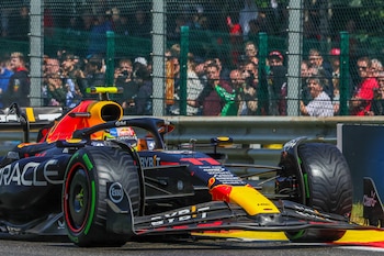 Checo Pérez busca su revancha en Bélgica tras volver a la F1. EFE/EPA/OLIVIER MATTHYS