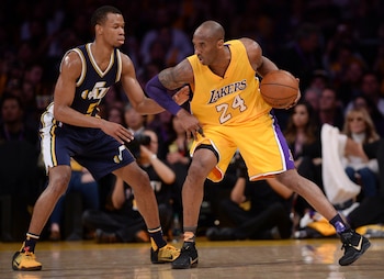 Kobe Bryant le metió 60 puntos a Utah Jazz en su último partido en la NBA el 13 de abril de 2016 en el Staples Center de Los Ángeles (Robert Hanashiro-USA TODAY Sports)