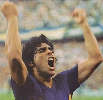 La postal del debut festejando