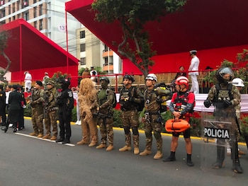 Diversos escuadrones se alistan para el inicio del Desfile y Parada Militar 2026 en la av. Brasil. Infobae Perú