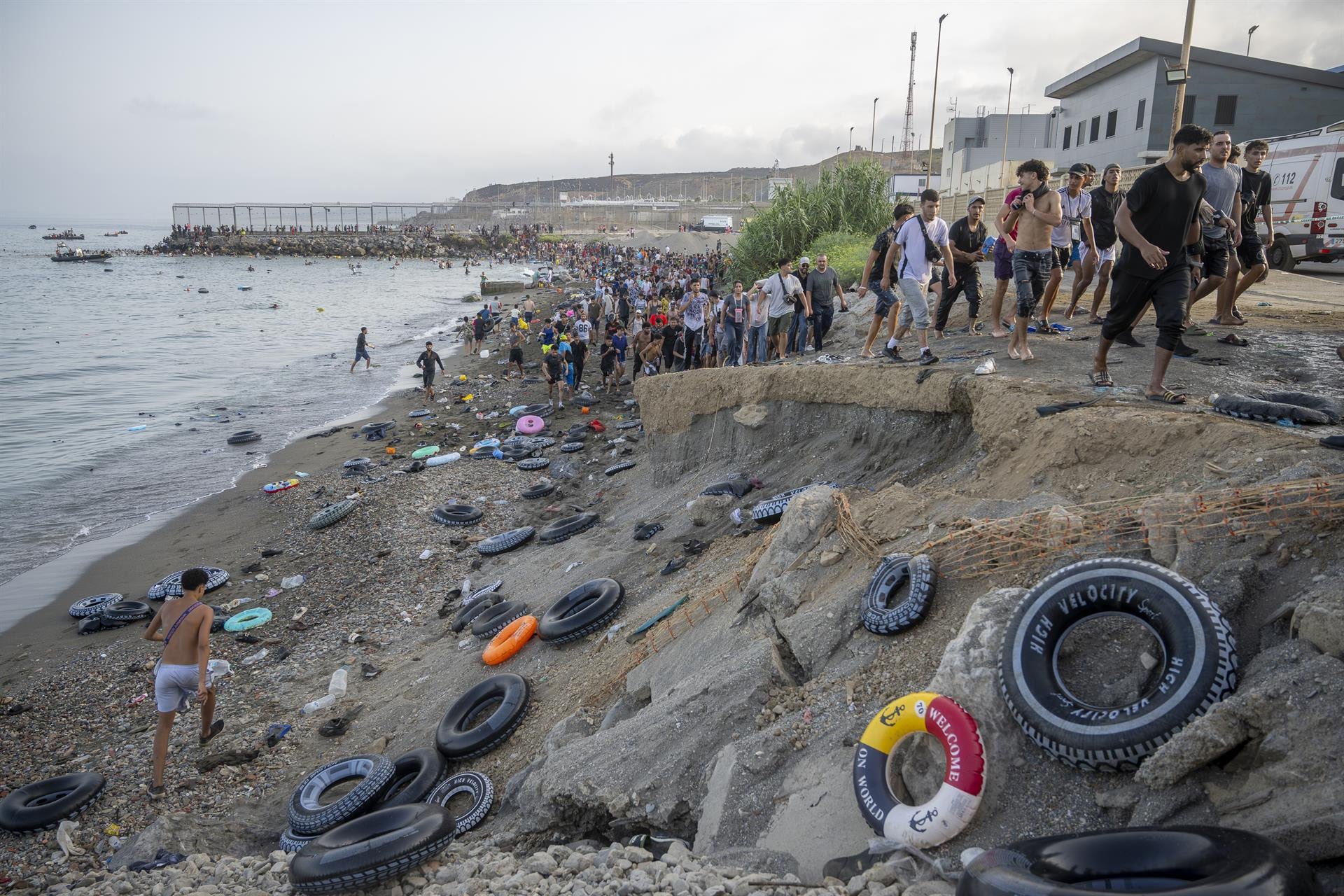 Farage pide "despertar" ante la crisis en Ceuta y la achaca a la política migratoria de España