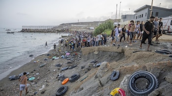 Farage pide "despertar" ante la crisis en Ceuta y la achaca a la política migratoria de España