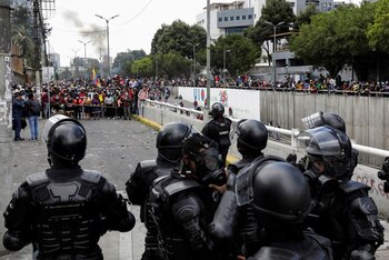 Uno de los juicios políticos en contra del ex ministro del Interior, Patricio Carrillo, se refiere a la represión policial y supuesta vulneración de derechos durante las protestas de junio de 2022. (REUTERS/Karen Toro)