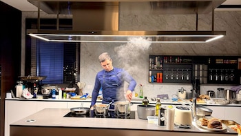 Cannavale les cocina a futbolistas