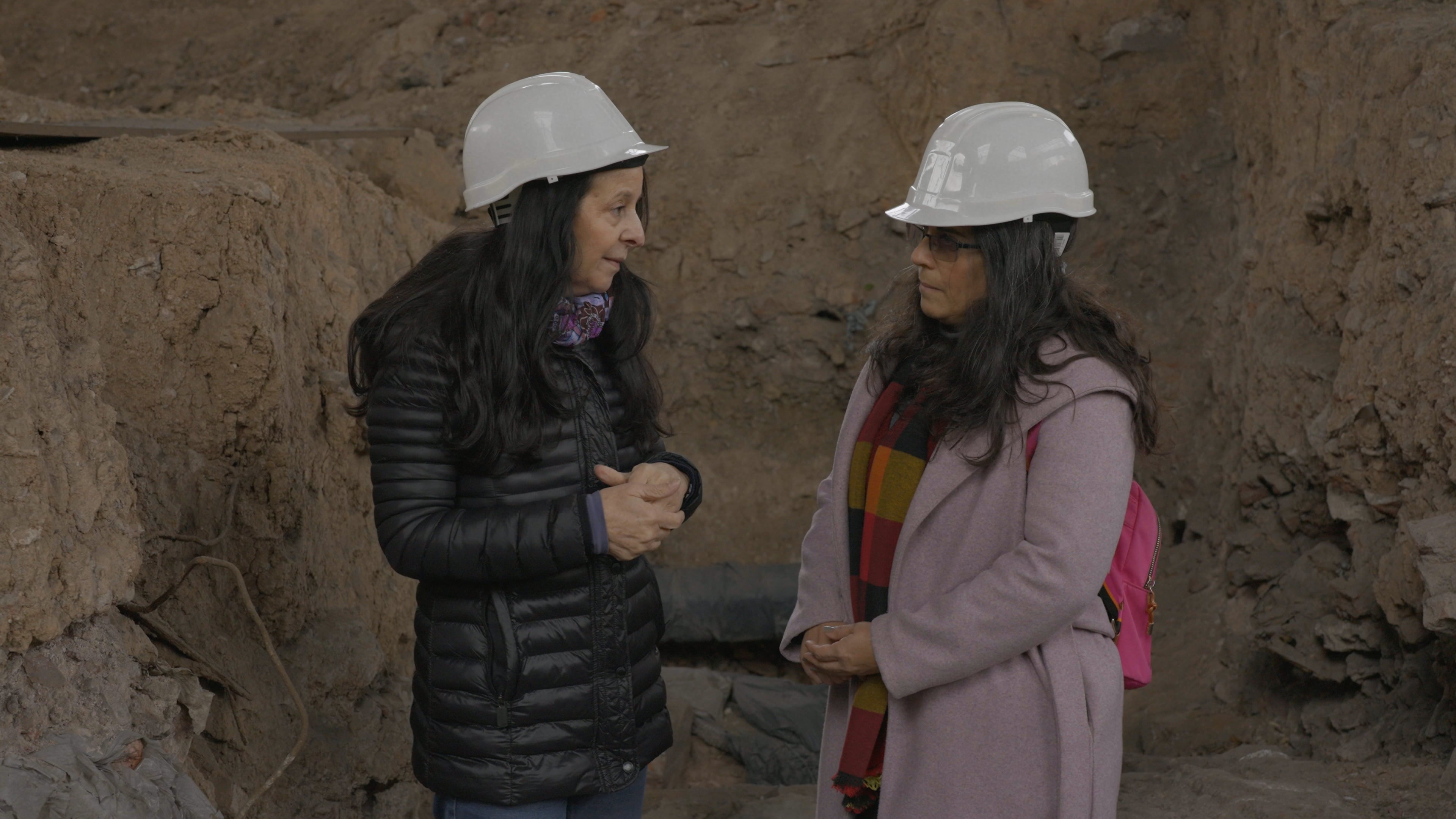 Kalinec junto a Ana María Careaga, sobreviviente de la dictadura