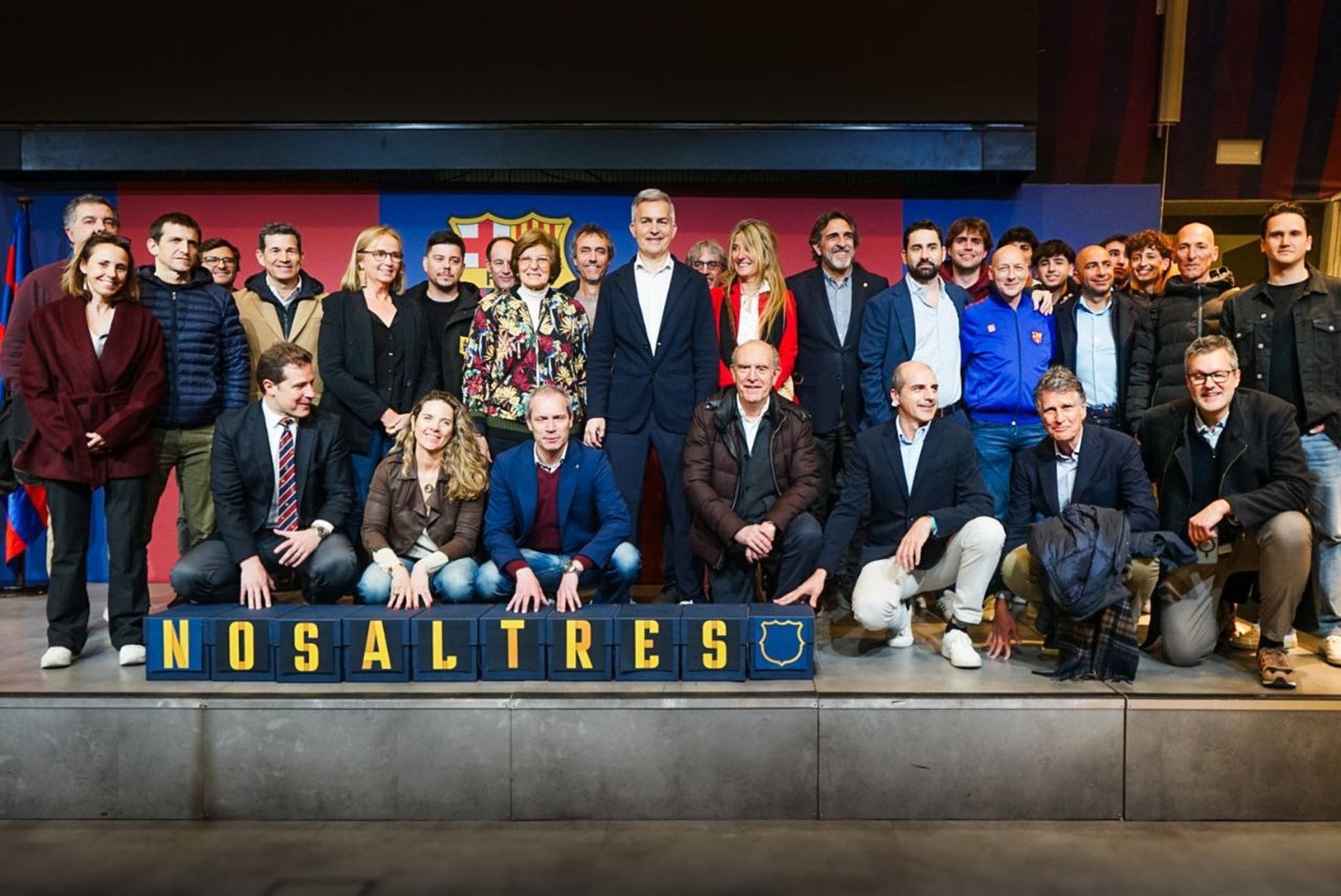 Víctor Font entrega más de 5.100 firmas: «Hoy empieza el cambio»