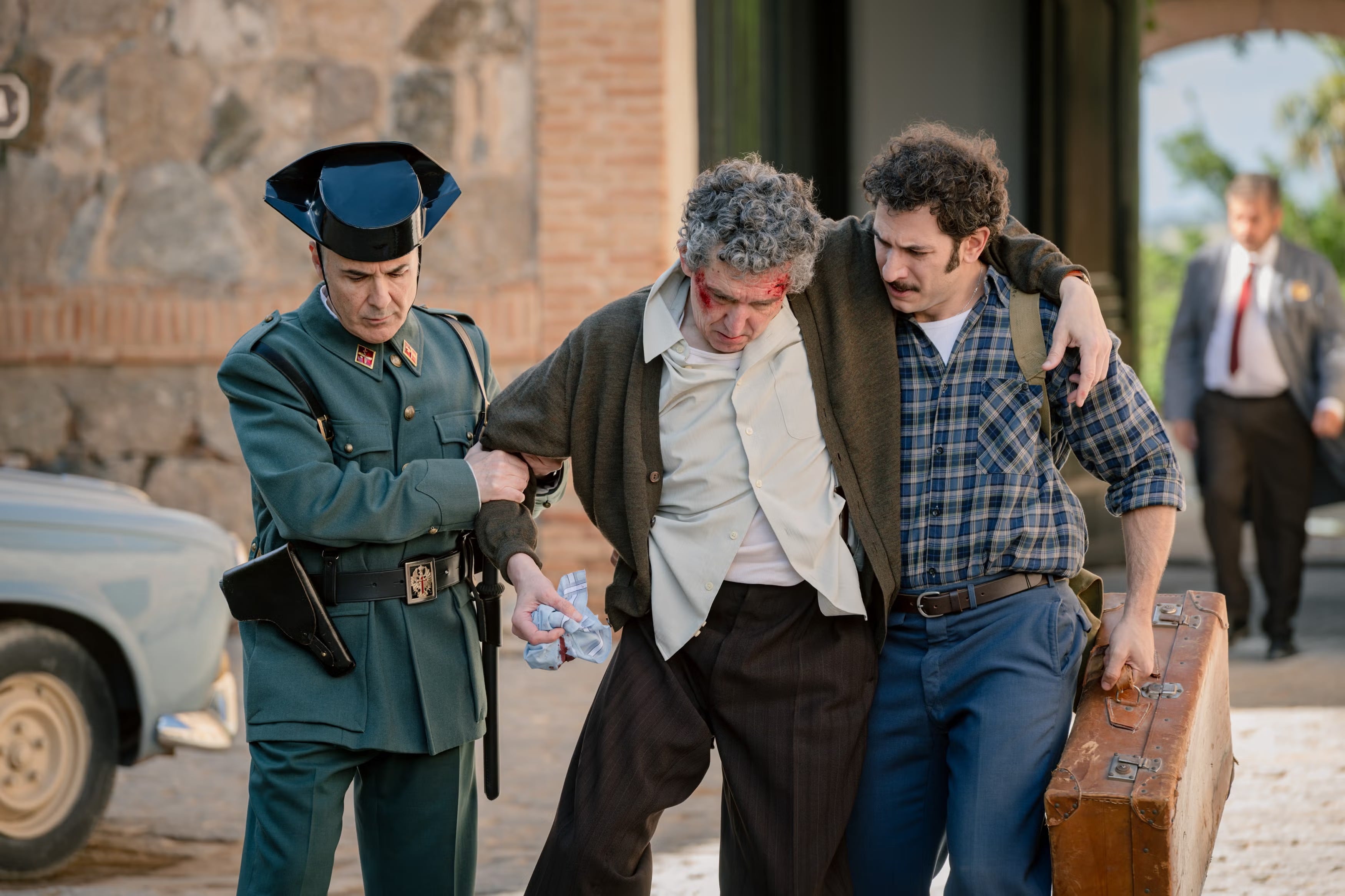 Salva y su padre en 'Sueños de libertad' (ATRESMEDIA).