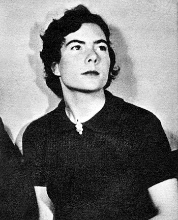 Educada en un entorno intelectual,