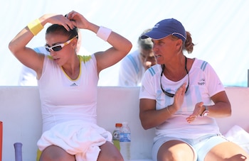 Bettina Fulco, junto a Paula Ormaechea durante una serie en el conjunto nacional, en abril de 2013 (Crédito: archivo AAT)
