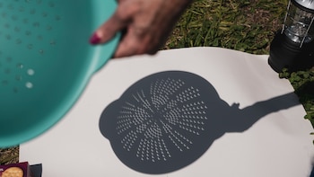 Cómo observar el eclipse de forma segura (incluso sin gafas)