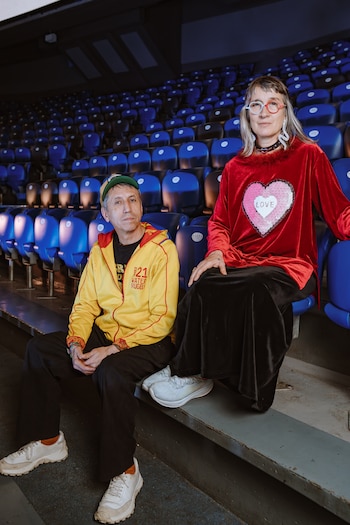 El dúo anunció que presentará versiones reinterpretadas de algunas de las canciones más destacadas de 'La pipa de la paz' junto a destacados invitados latinoamericanos - crédito cortesía Aterciopelados