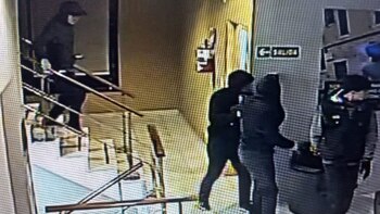 El grupo de ladrones dentro