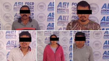 Las cinco personas quedaron a disposición del Ministerio Público junto con las armas, drogas y demás objetos asegurados durante el cateo. (Crédito: FGEO)