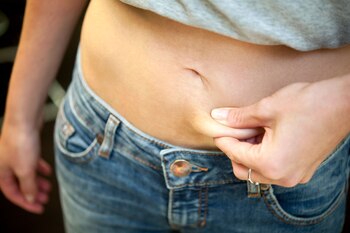 ILUSTRACIÓN - Son personas delgadas, pero se sienten obesas: quienes padecen de anorexia nerviosa tienen una visión distorsionada de su propio cuerpo. Foto: Mascha Brichta/dpa