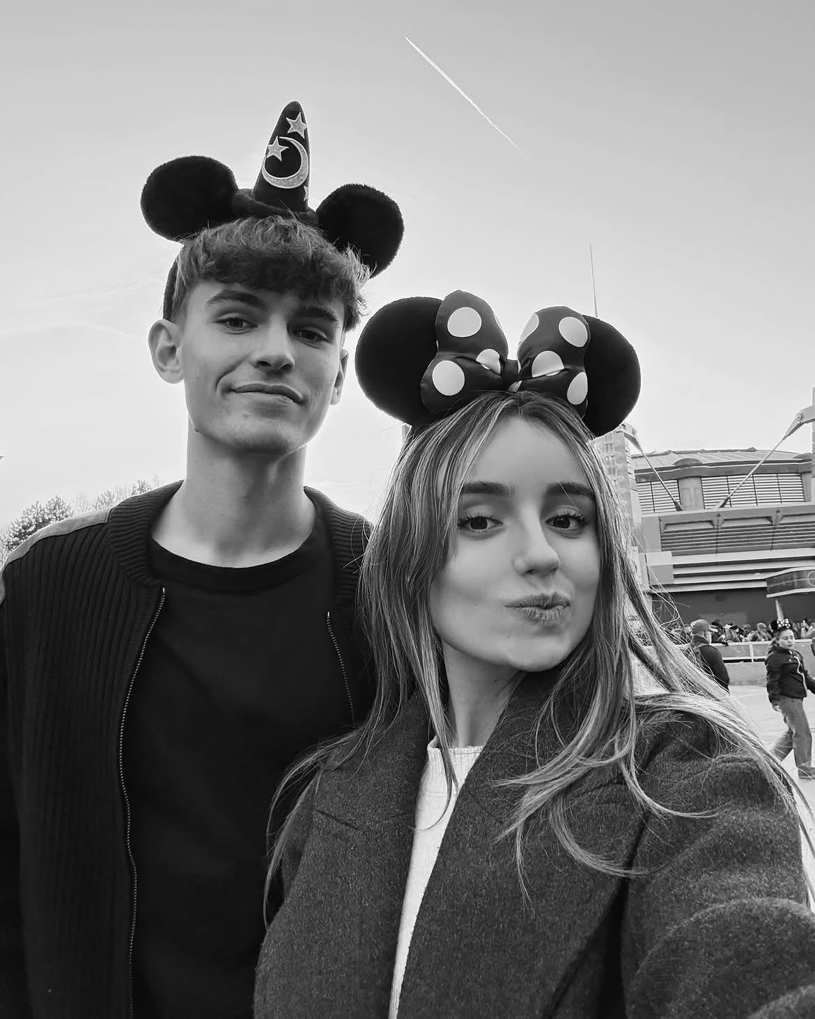 Una de las fotos de su visita al parque de Disney en Europa (Créditos: @emmaramirezz_/Instagram)
