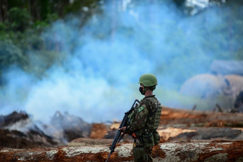 La industria de defensa brasileña superó obstáculos como la quiebra de Engesa, la corrupción de Odebrecht y la migración de talento técnico (Reuters)