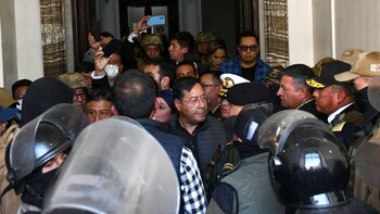 El presidente Luis Arce le