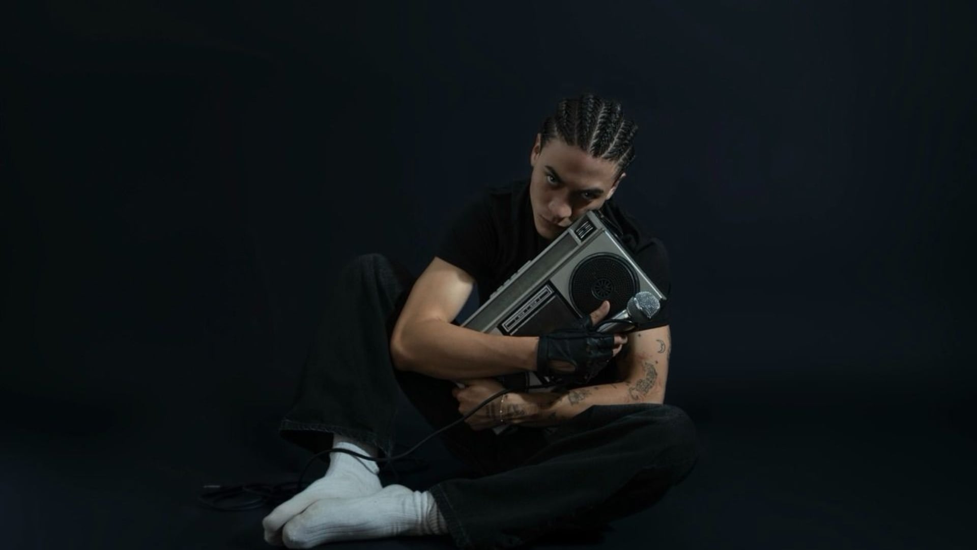 Matías Gruener estrena nuevo EP musical y revela por qué no ha lanzado una canción con su mamá, Susana Zabaleta
(RS)
