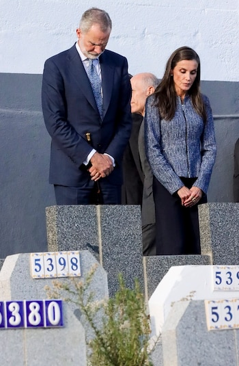 Los reyes Felipe VI y Letizia visitan el cementerio musulmán de Sidi Embarek (EFE)