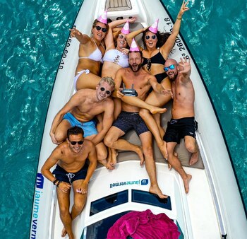 Daniel Rudolf en un barco